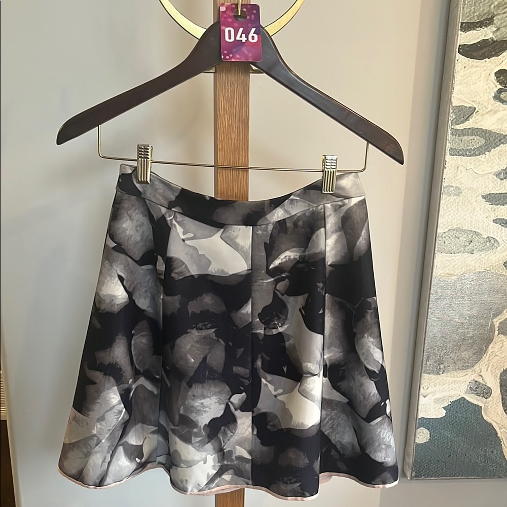 #46 Massimo Elegant Black and Gray Women's Skirt Size 2 Waist 13.5